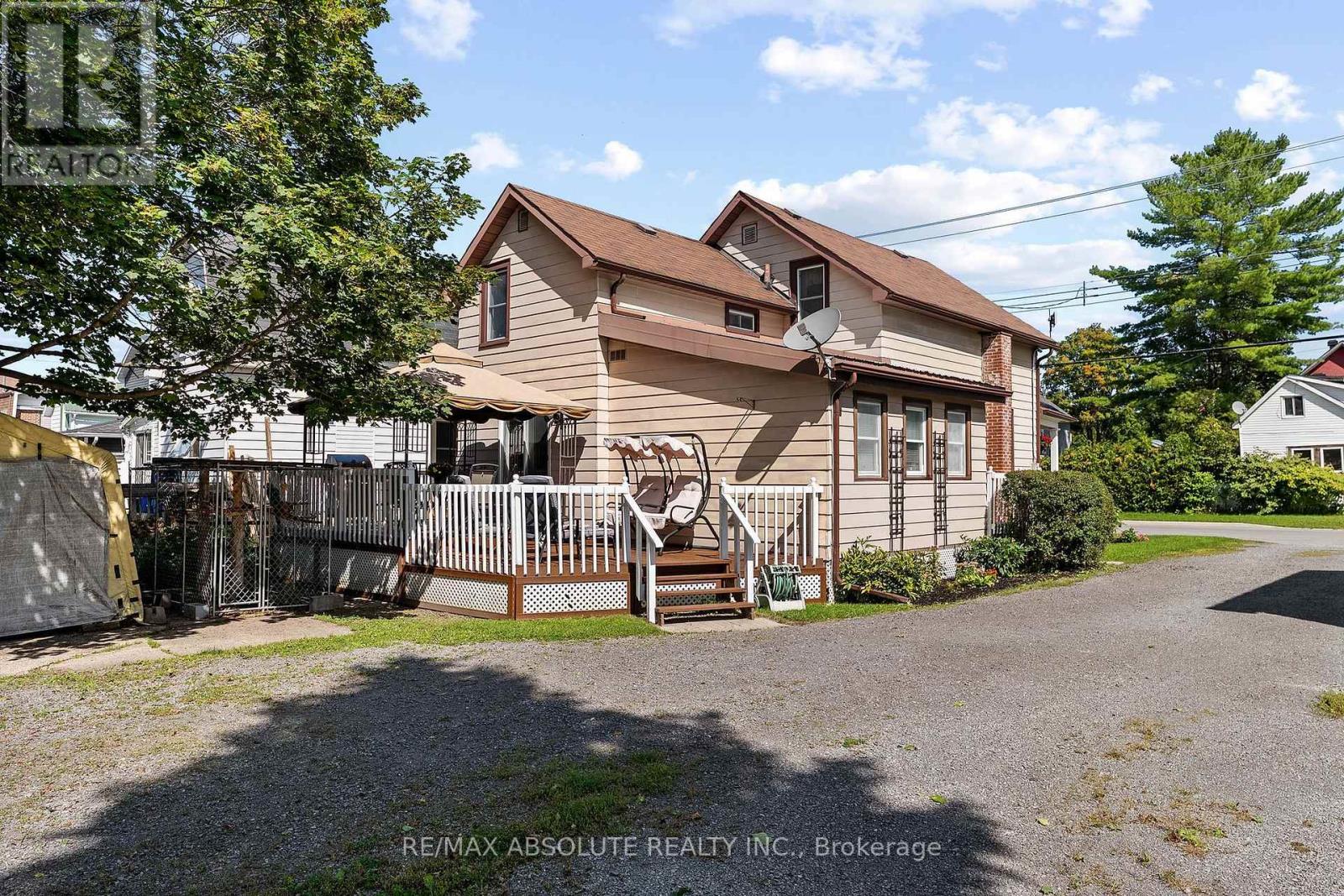 150 MCGONIGAL STREET W - 40