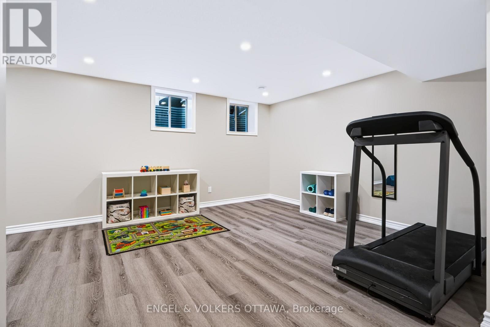 303 SONG SPARROW STREET - 32