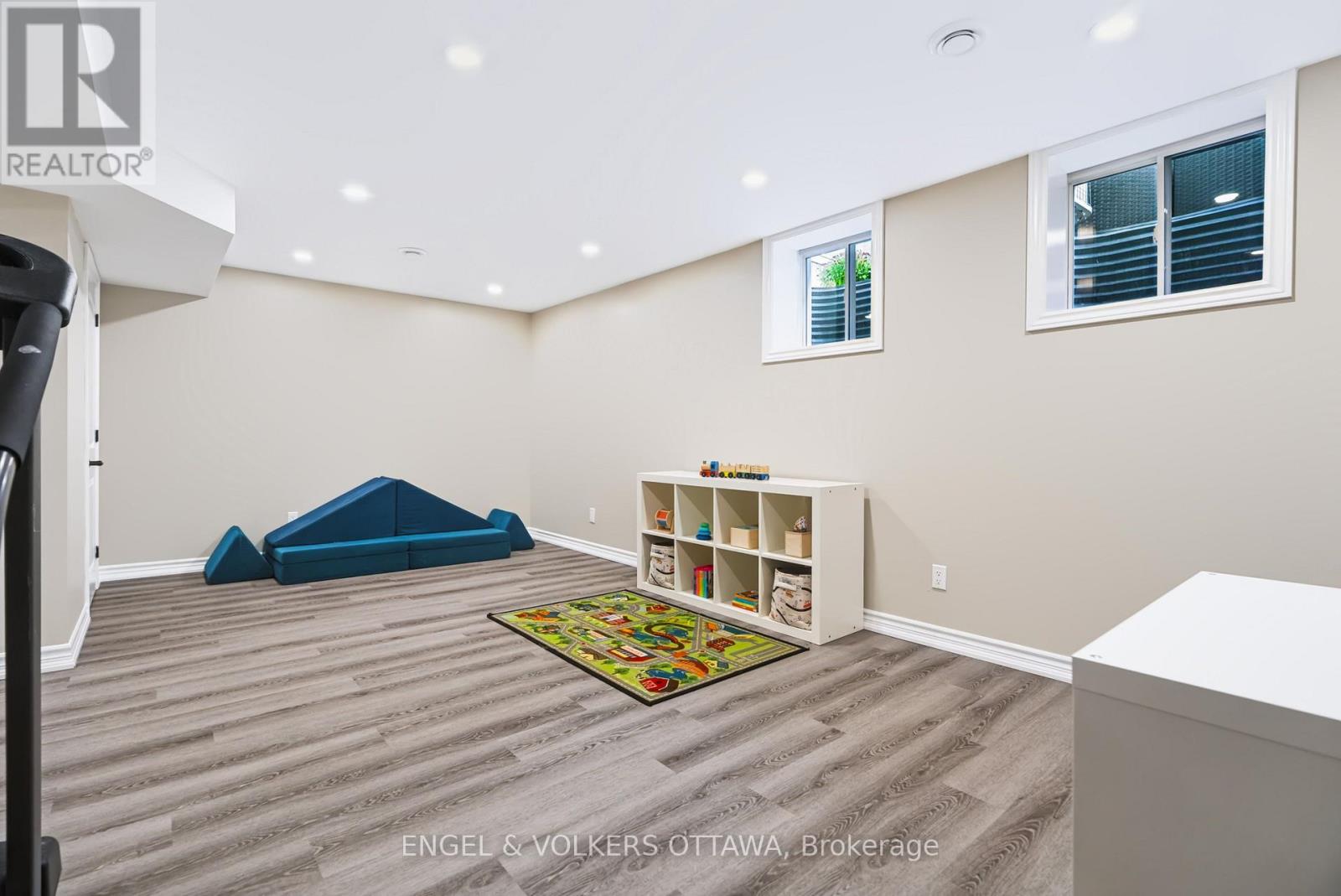 303 SONG SPARROW STREET - 34