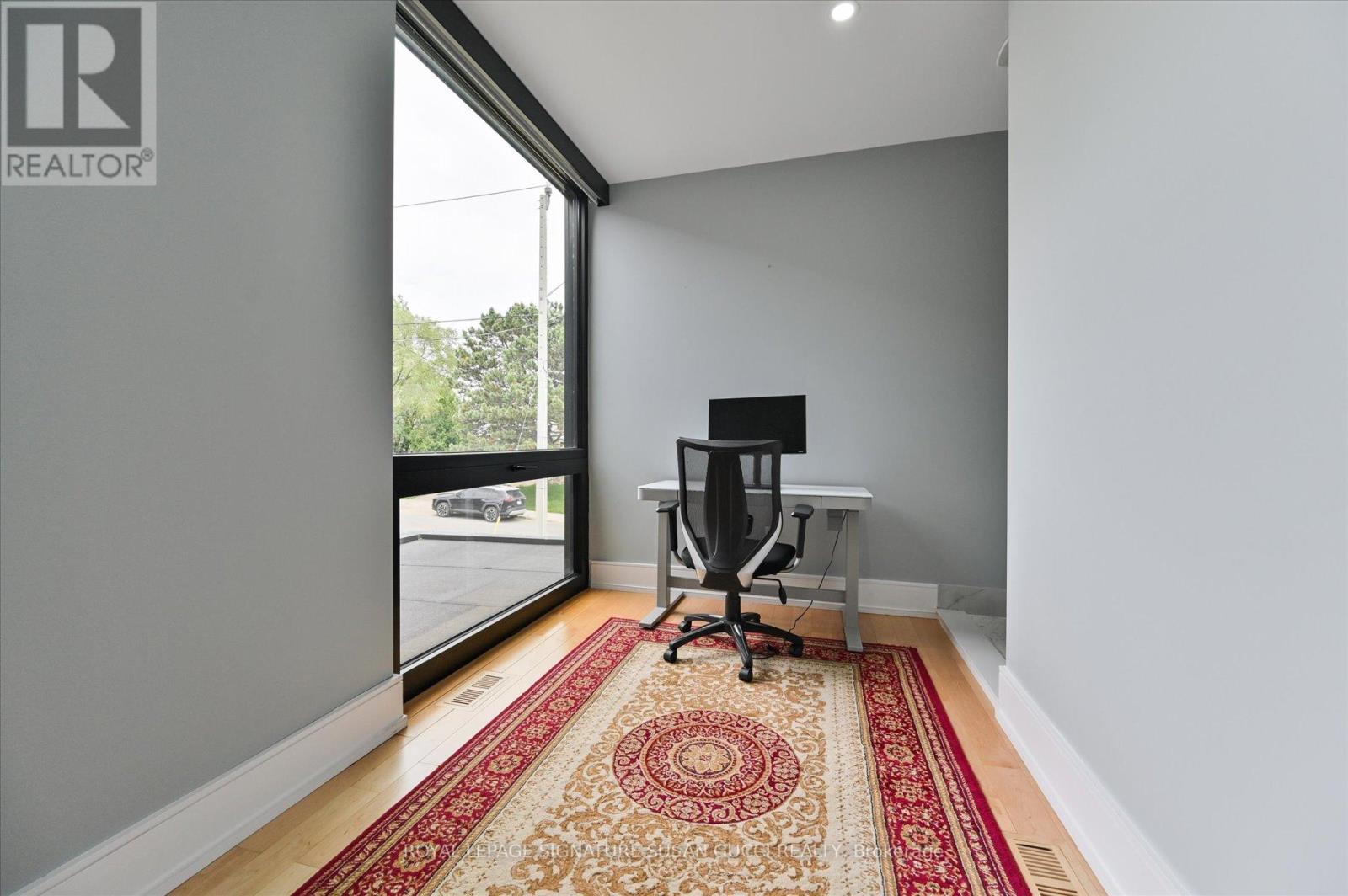 96 SQUIRES AVENUE - Image 32