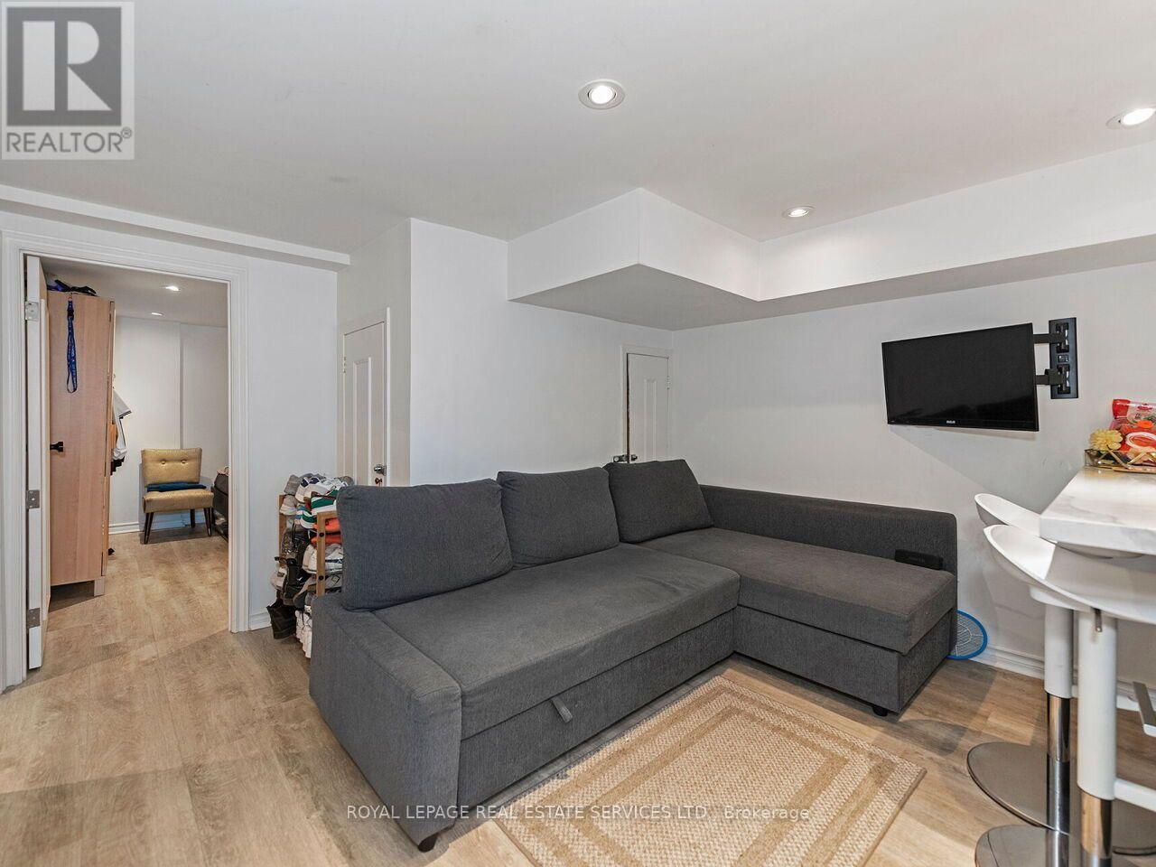 62 NEWMARKET AVENUE - 36