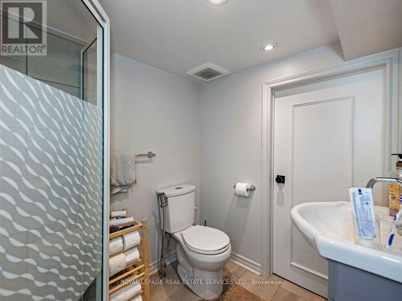 62 NEWMARKET AVENUE - 41