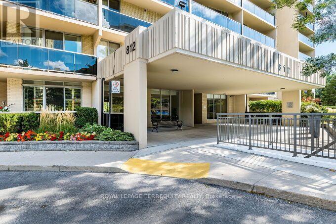 1102 - 812 BURNHAMTHORPE ROAD, Toronto (Markland Wood) — photo 3