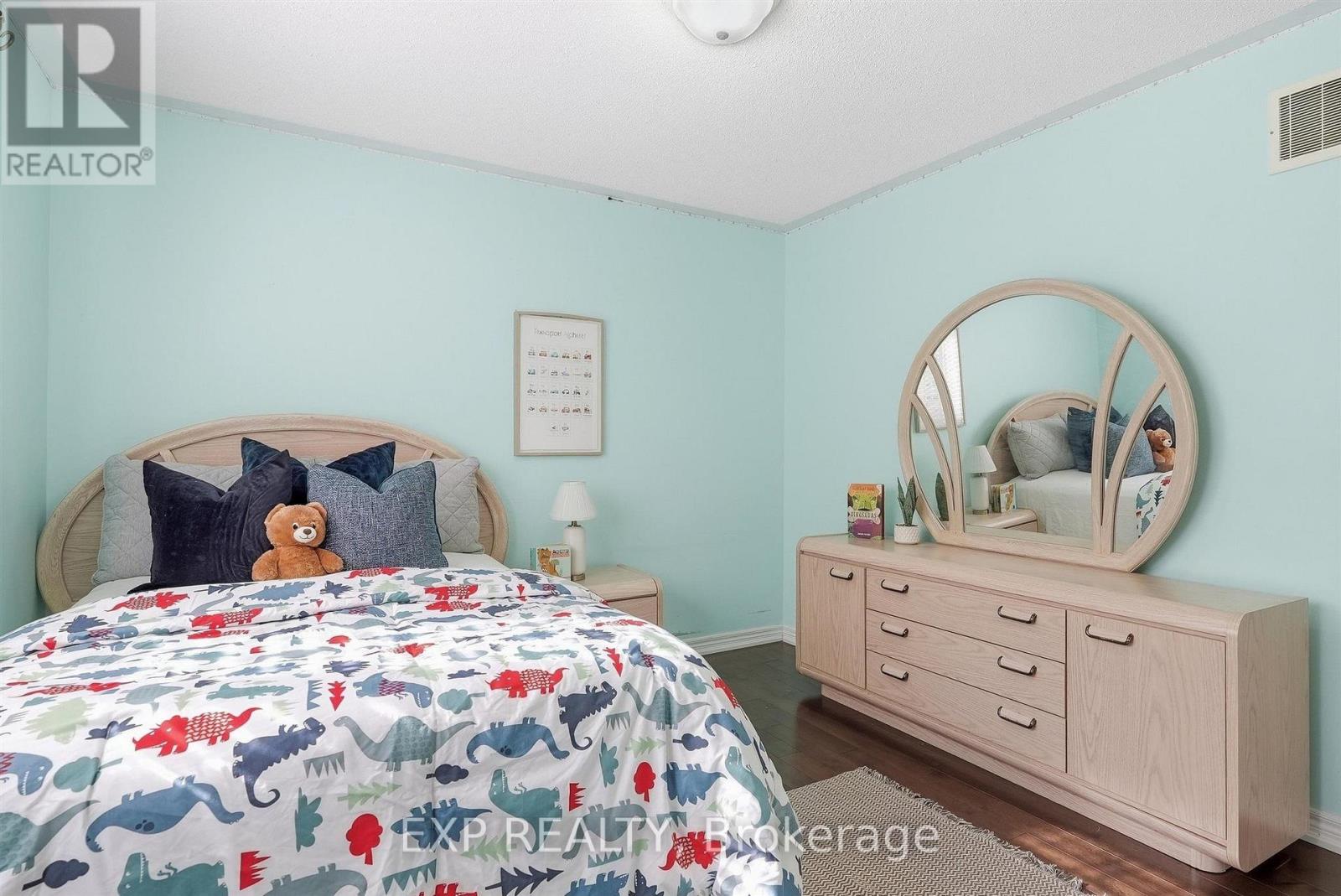 1046 AGRAM DRIVE - Image 35