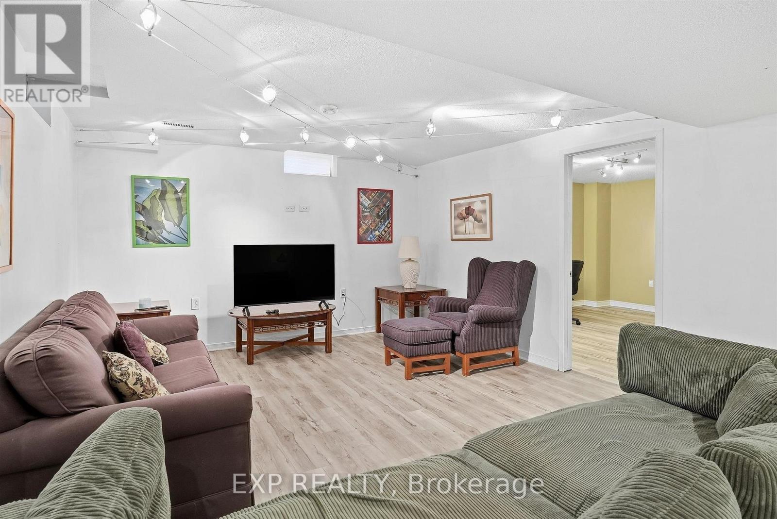 1046 AGRAM DRIVE - 43
