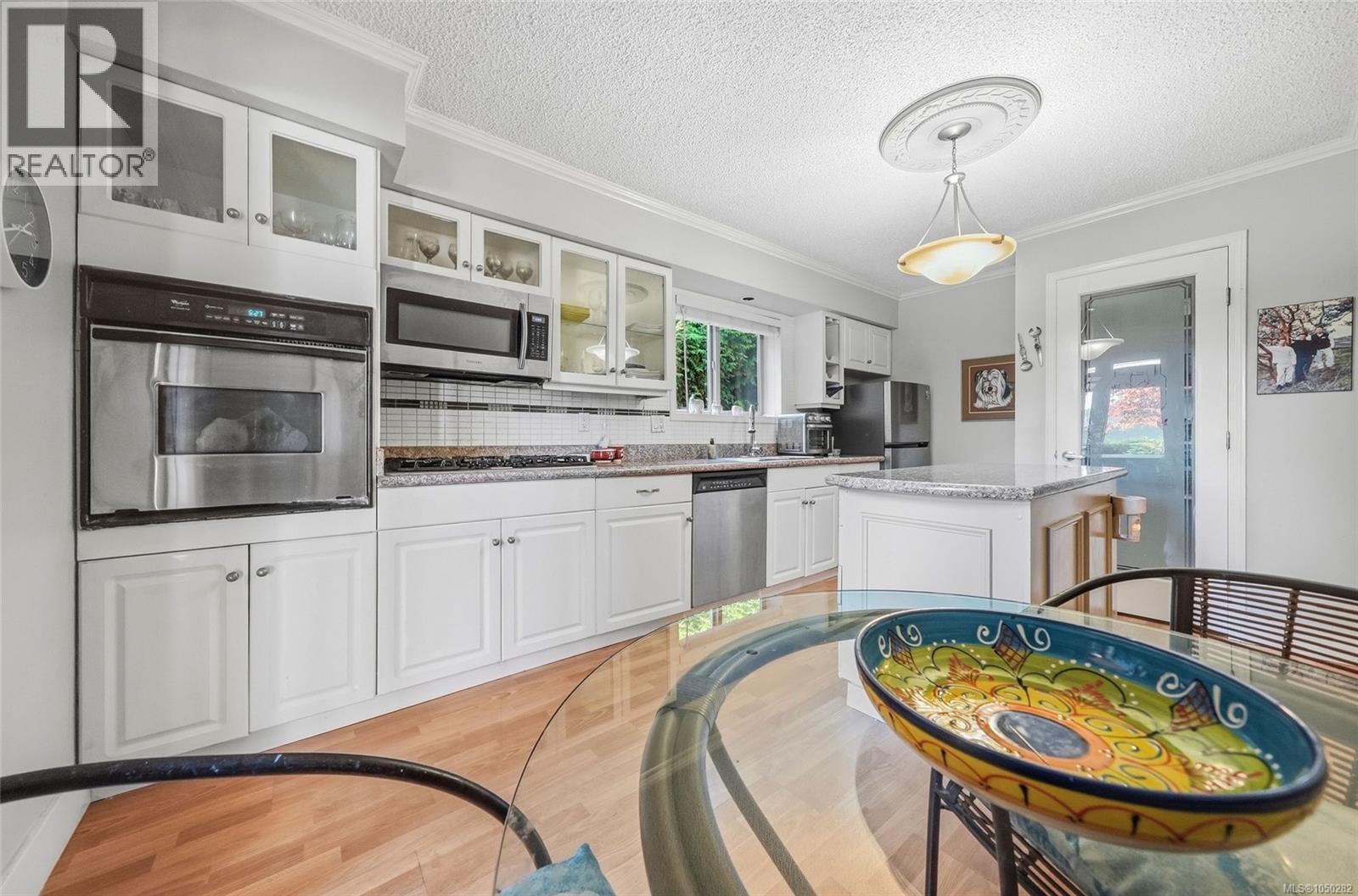 1843 Amelia Cres - 10