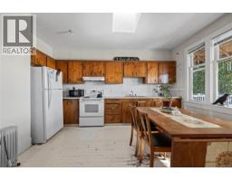 Kitchen - 147 Victoria Rd, Nanaimo, BC V9R4P4 Photo 6