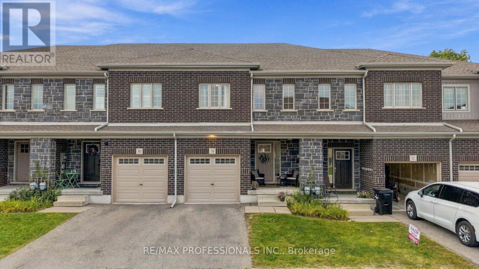 31 - 135 HARDCASTLE DRIVE — photo 2