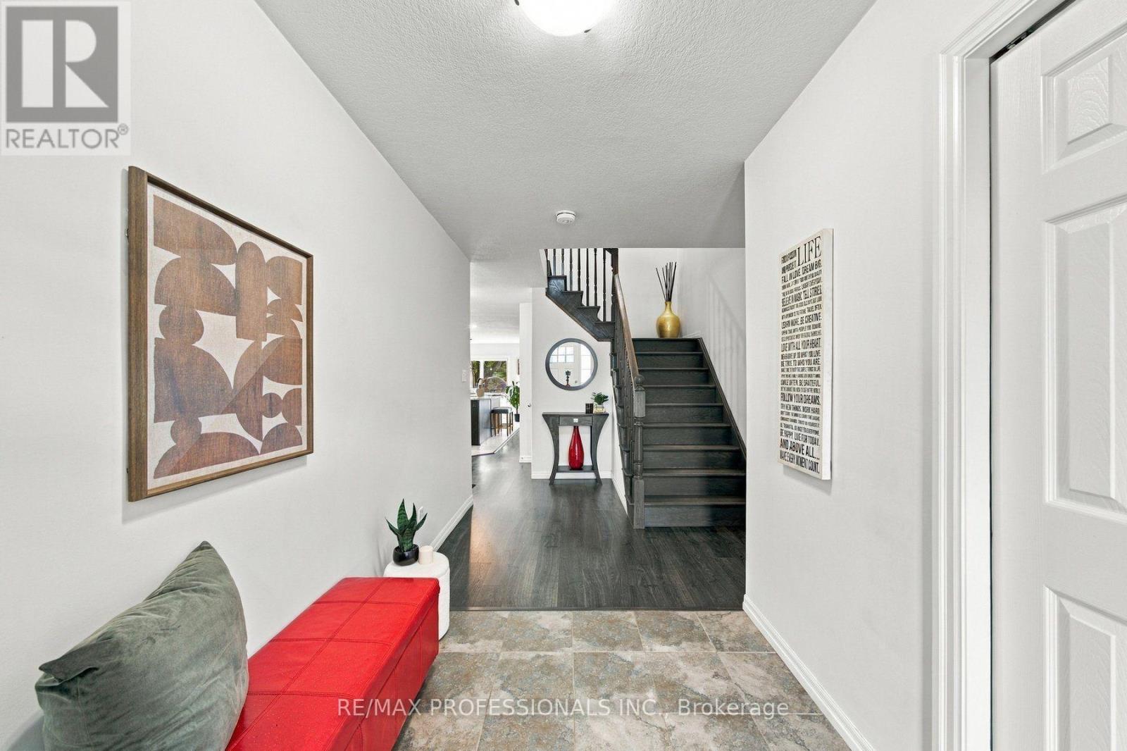 31 - 135 HARDCASTLE DRIVE — photo 3