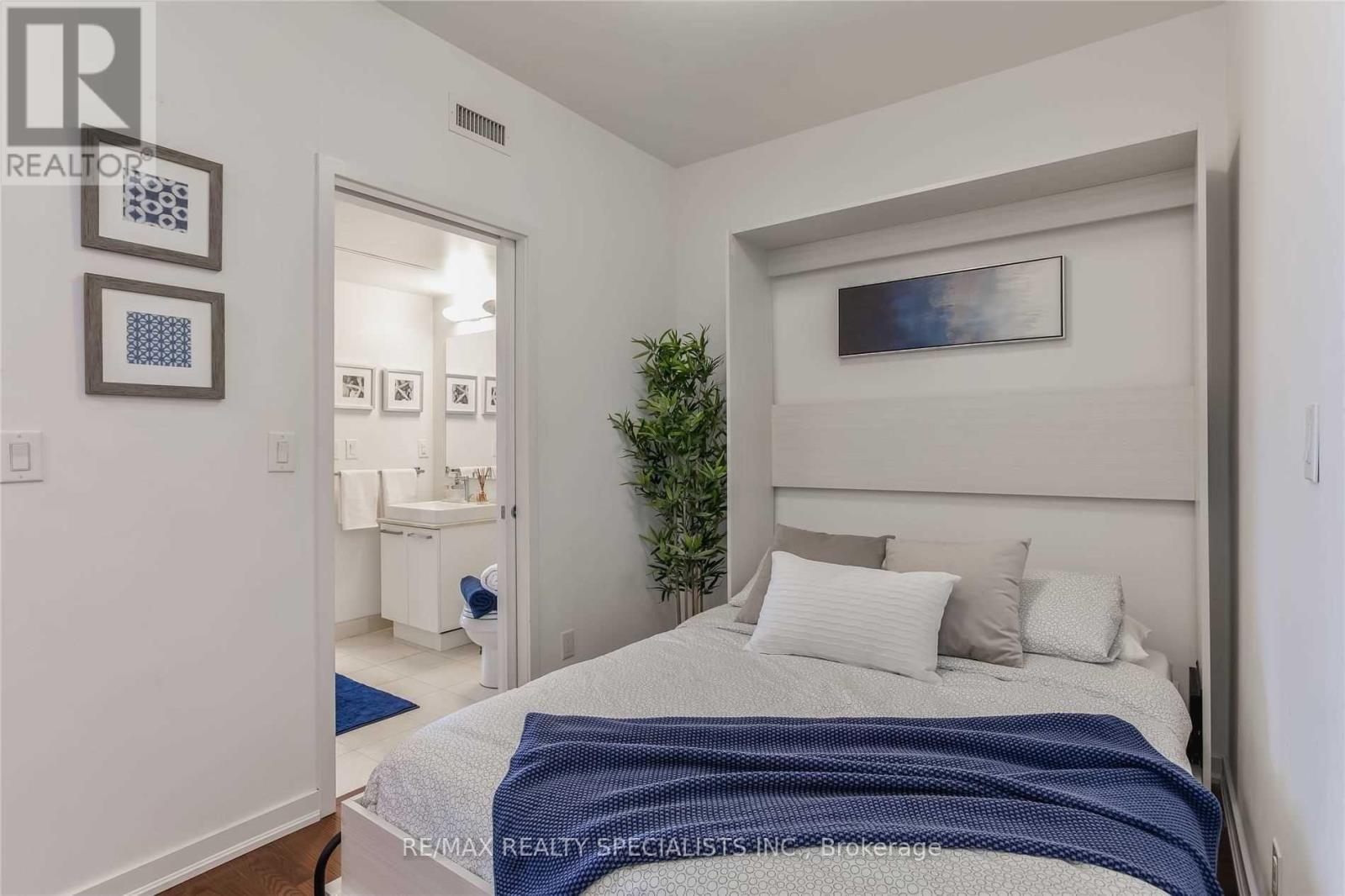 #703 12 YORK STREET - 13
