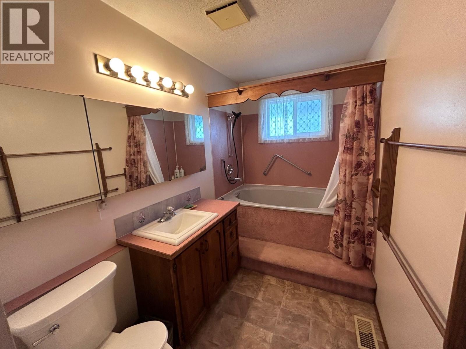 255 Cambie Road, Kelowna