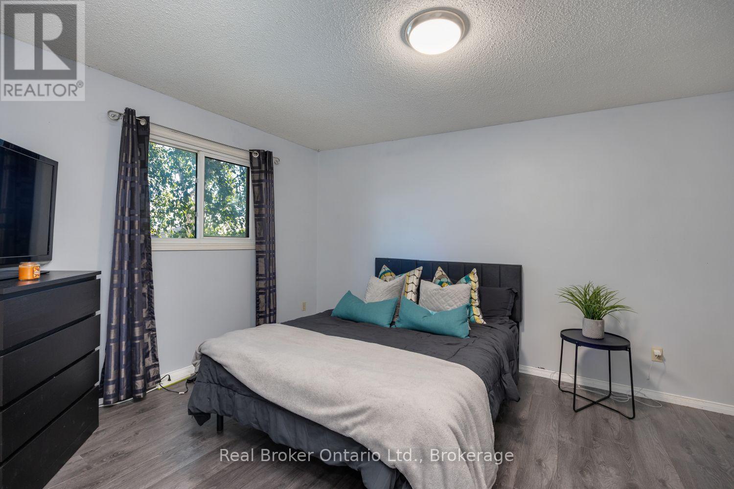 630 COGNAC CRESCENT - 21