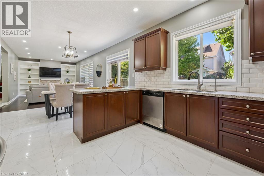 154 FALCONRIDGE Drive - Image 16