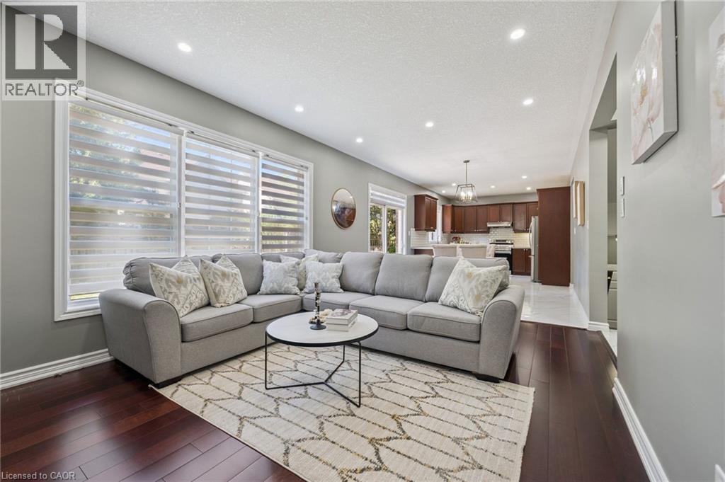 154 FALCONRIDGE Drive - Image 19