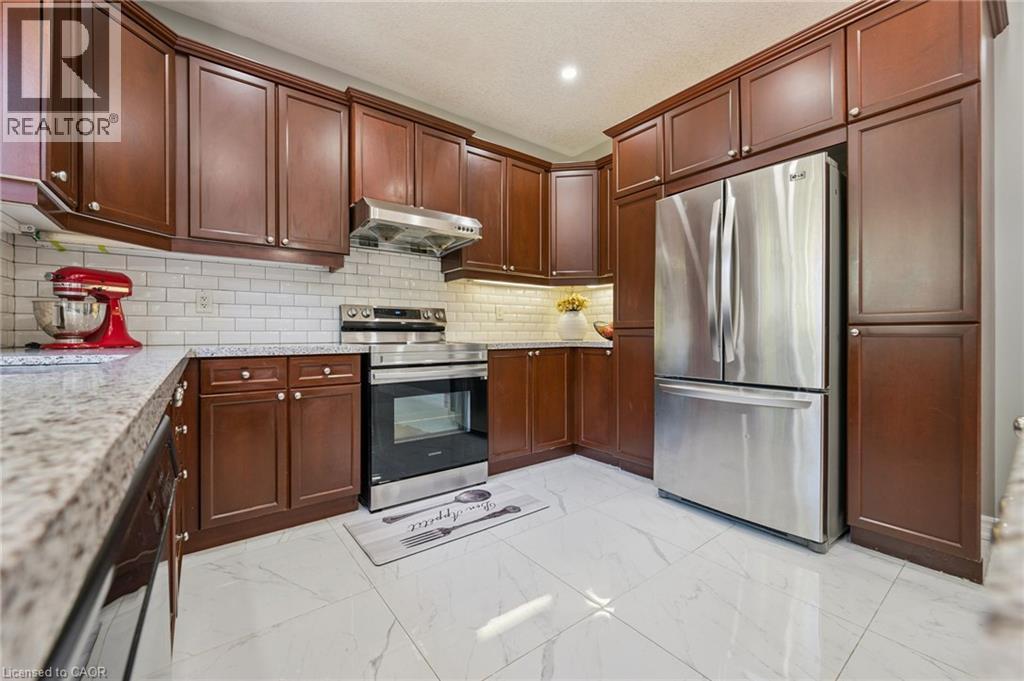 154 FALCONRIDGE Drive - Image 15