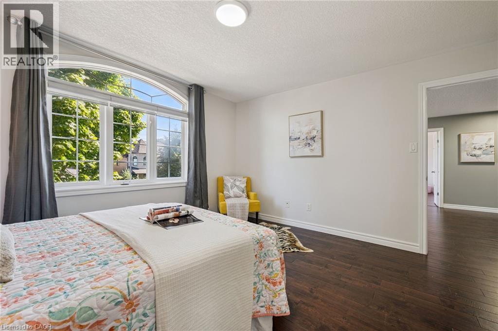 154 FALCONRIDGE Drive - Image 28