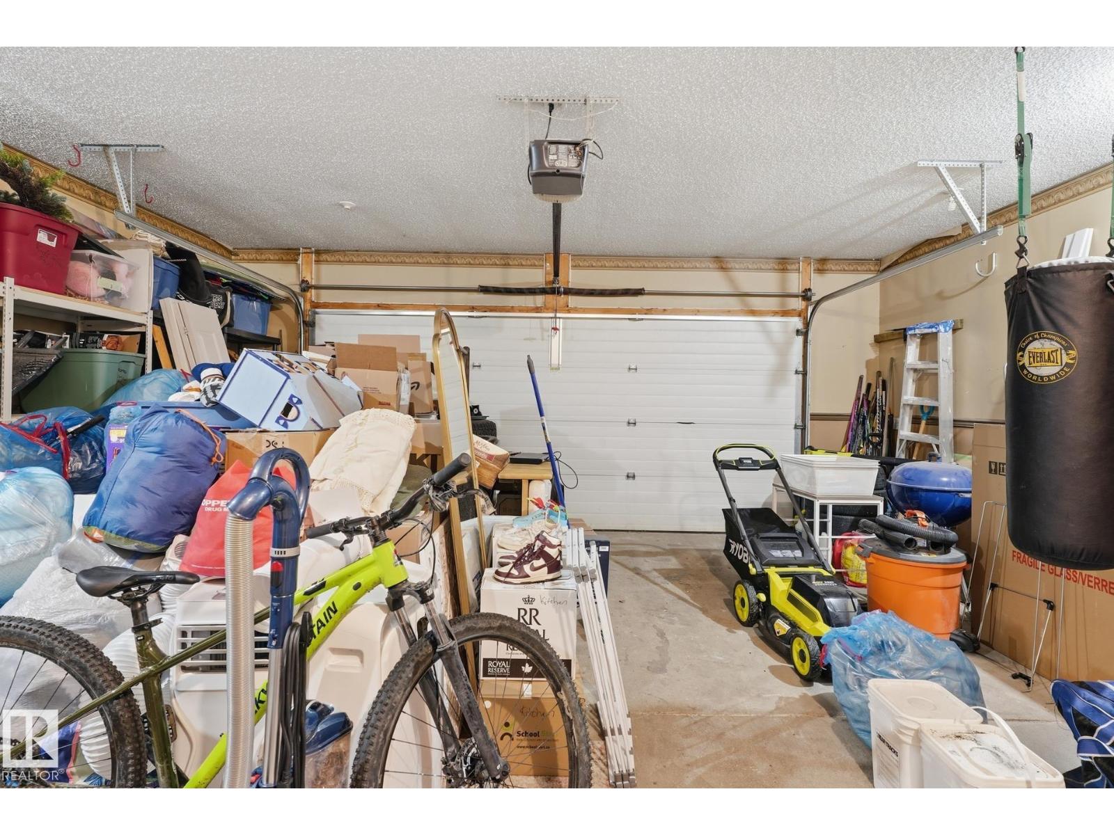 71 NEWMARKET WY - 29