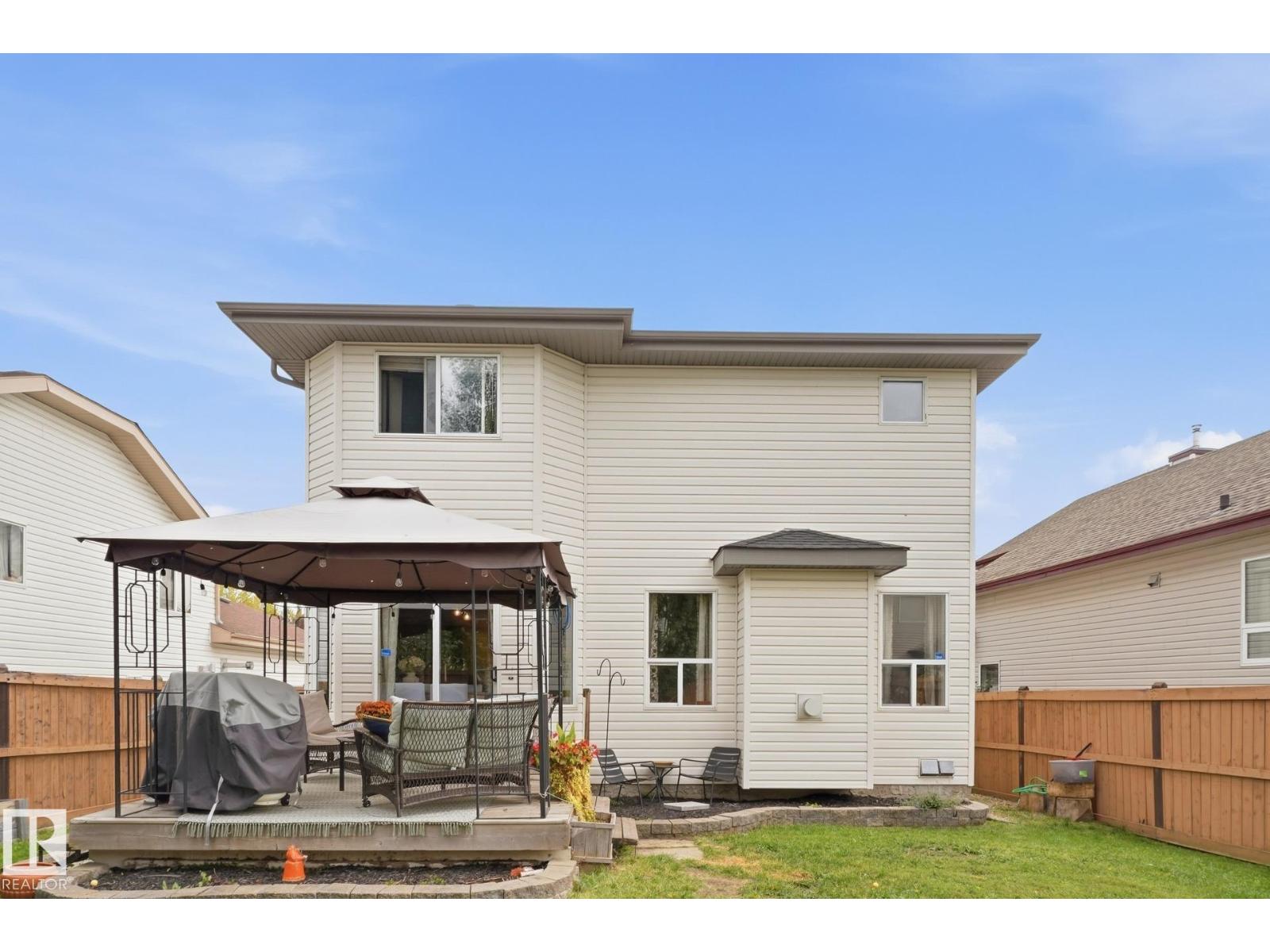 71 NEWMARKET WY - 32