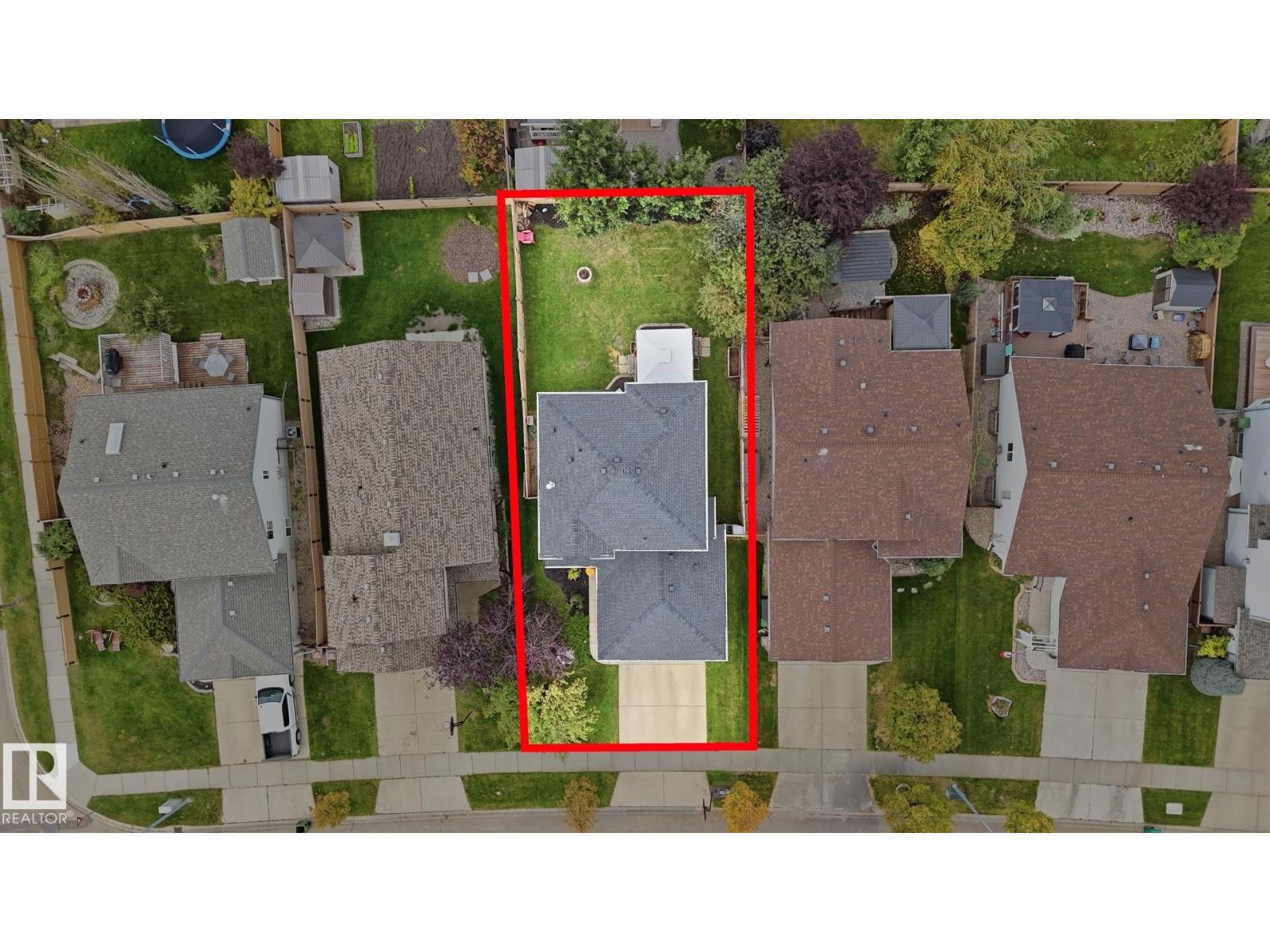 71 NEWMARKET WY - 35