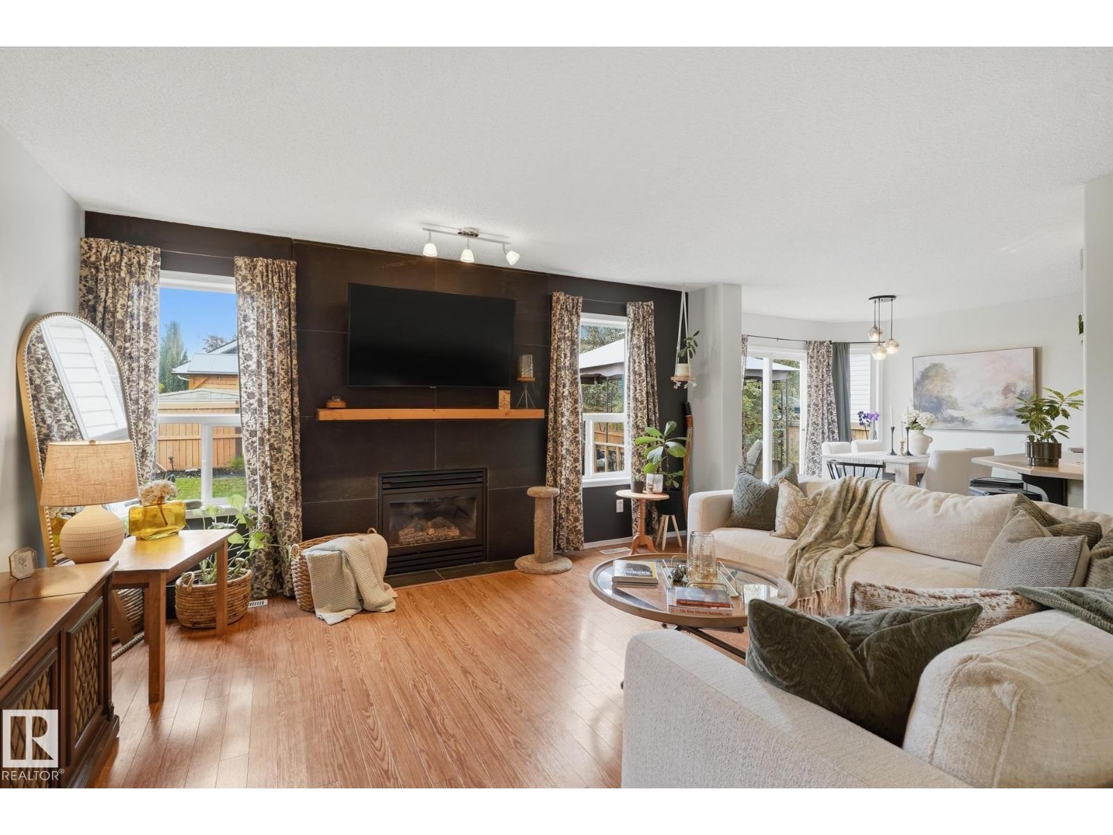 71 NEWMARKET WY - 5