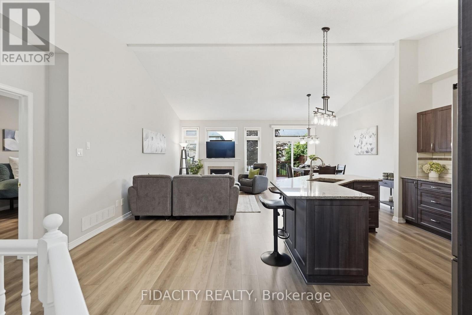 925 BURWASH LANDING - 5