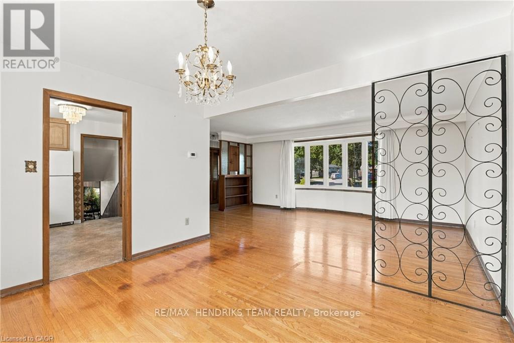 8 EMPRESS COURT - 12