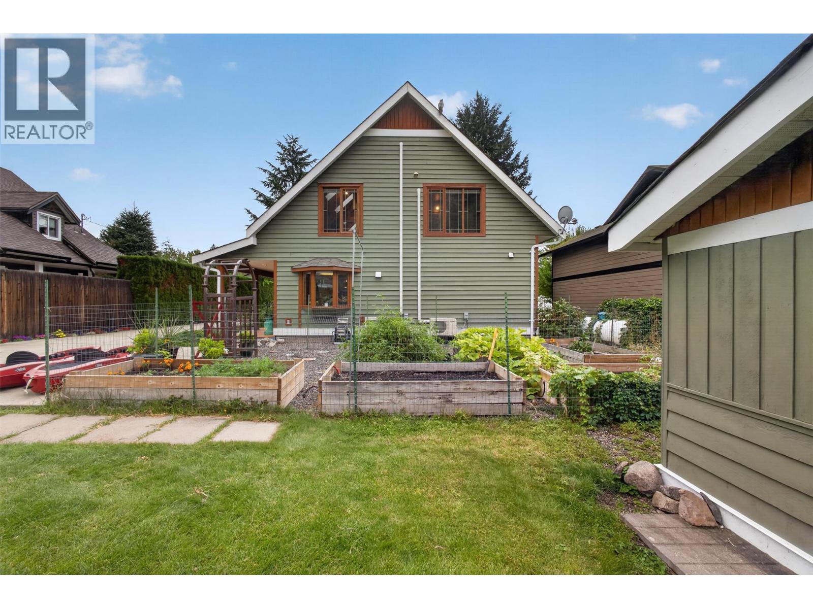 7366 Fintry Delta Road - 33