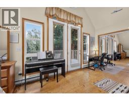 7366 Fintry Delta Road, Kelowna, BC V1Z3V2 Photo 18