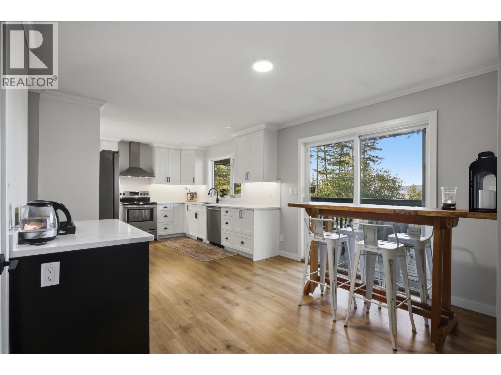 523 TAMARACK ROAD - 9