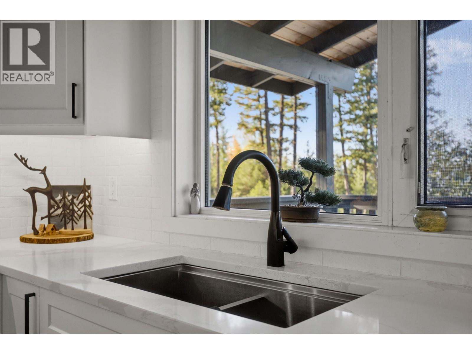 523 TAMARACK ROAD - 8