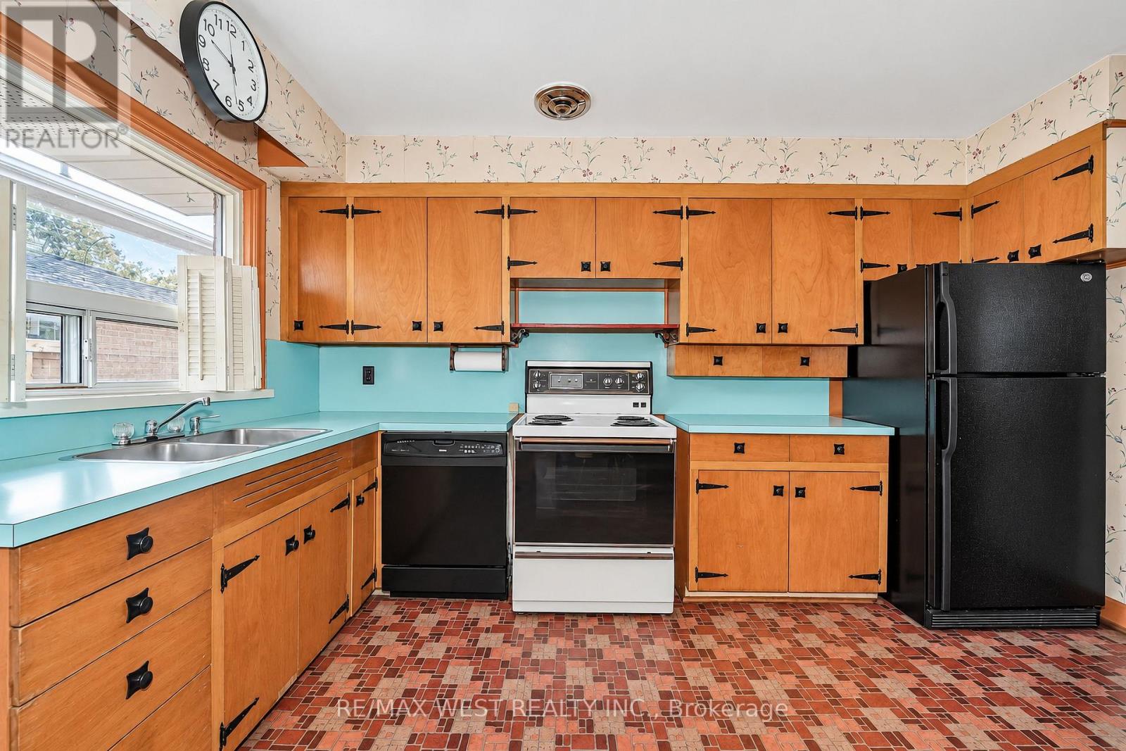 Photo of 215 ACTON AVENUE
