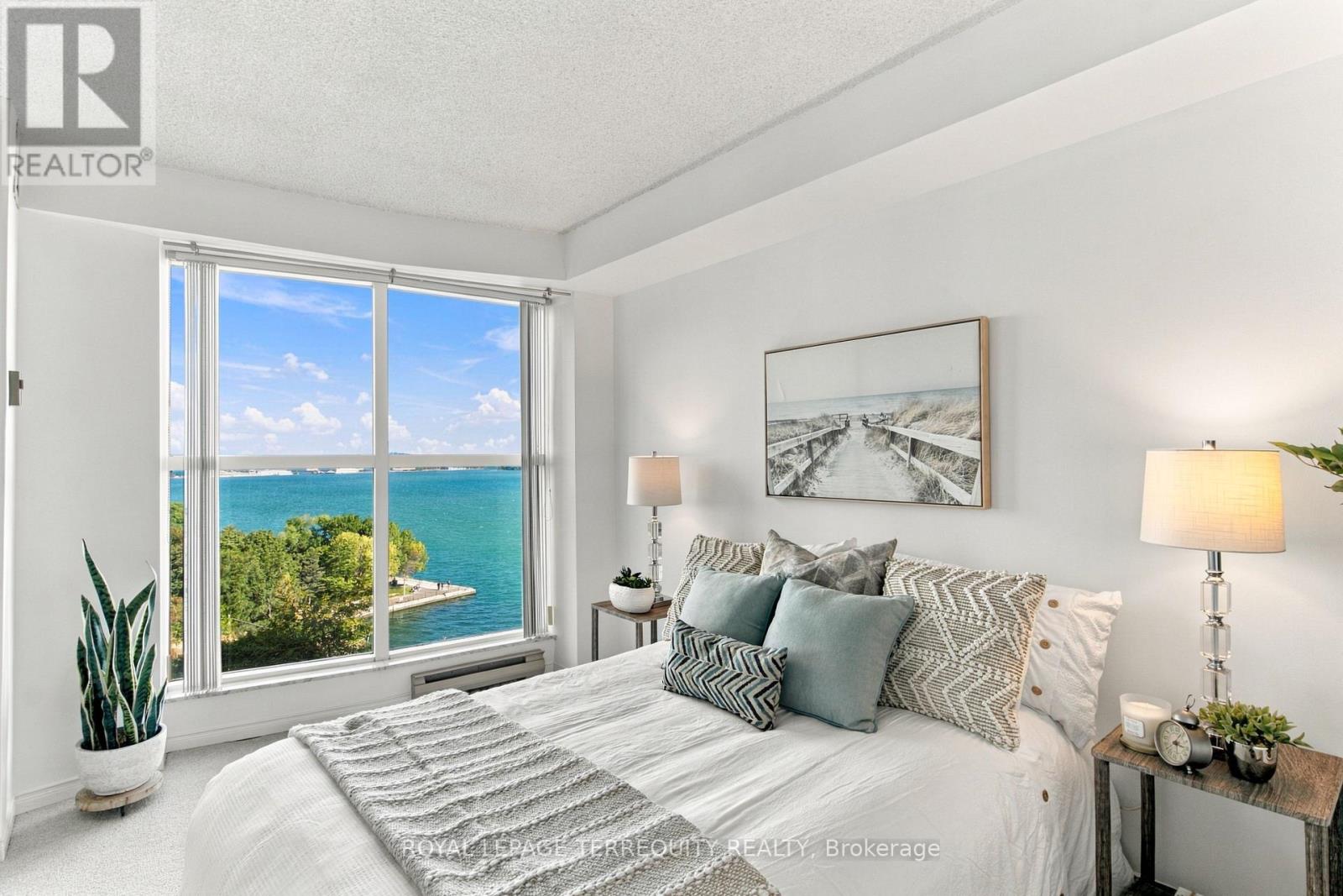 #1104 99 HARBOUR SQUARE - Image 27