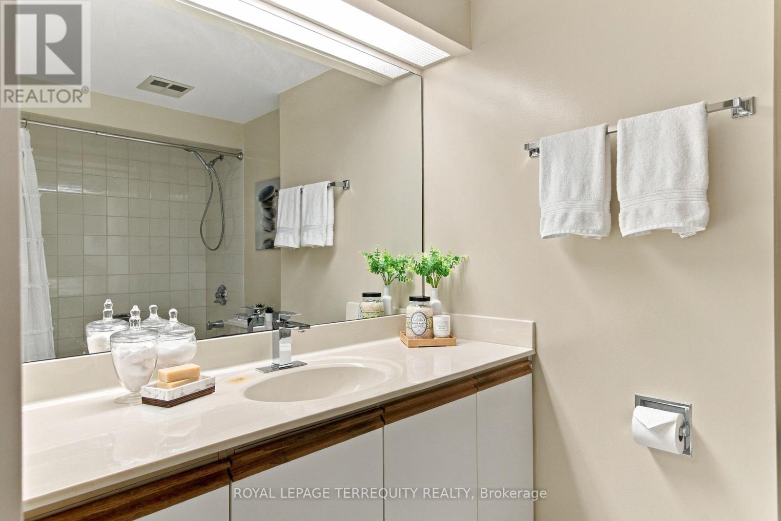 #1104 99 HARBOUR SQUARE - Image 30