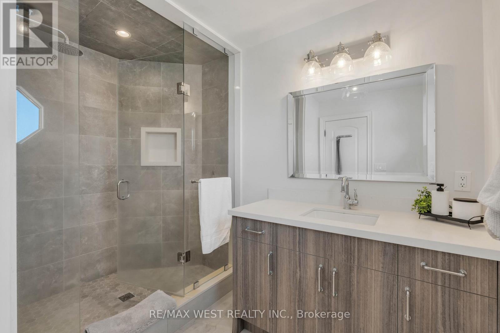 10 FARMCREST COURT - Image 33