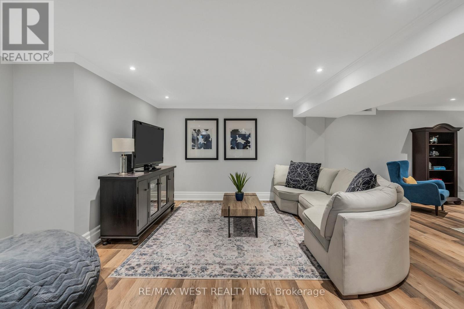 10 FARMCREST COURT - Image 37