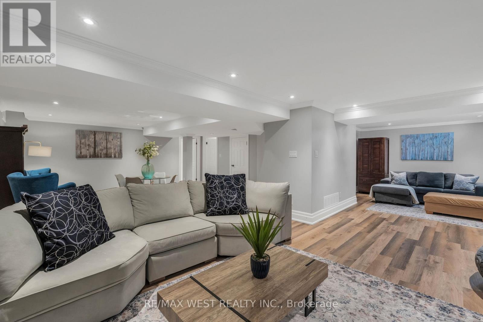 10 FARMCREST COURT - Image 38