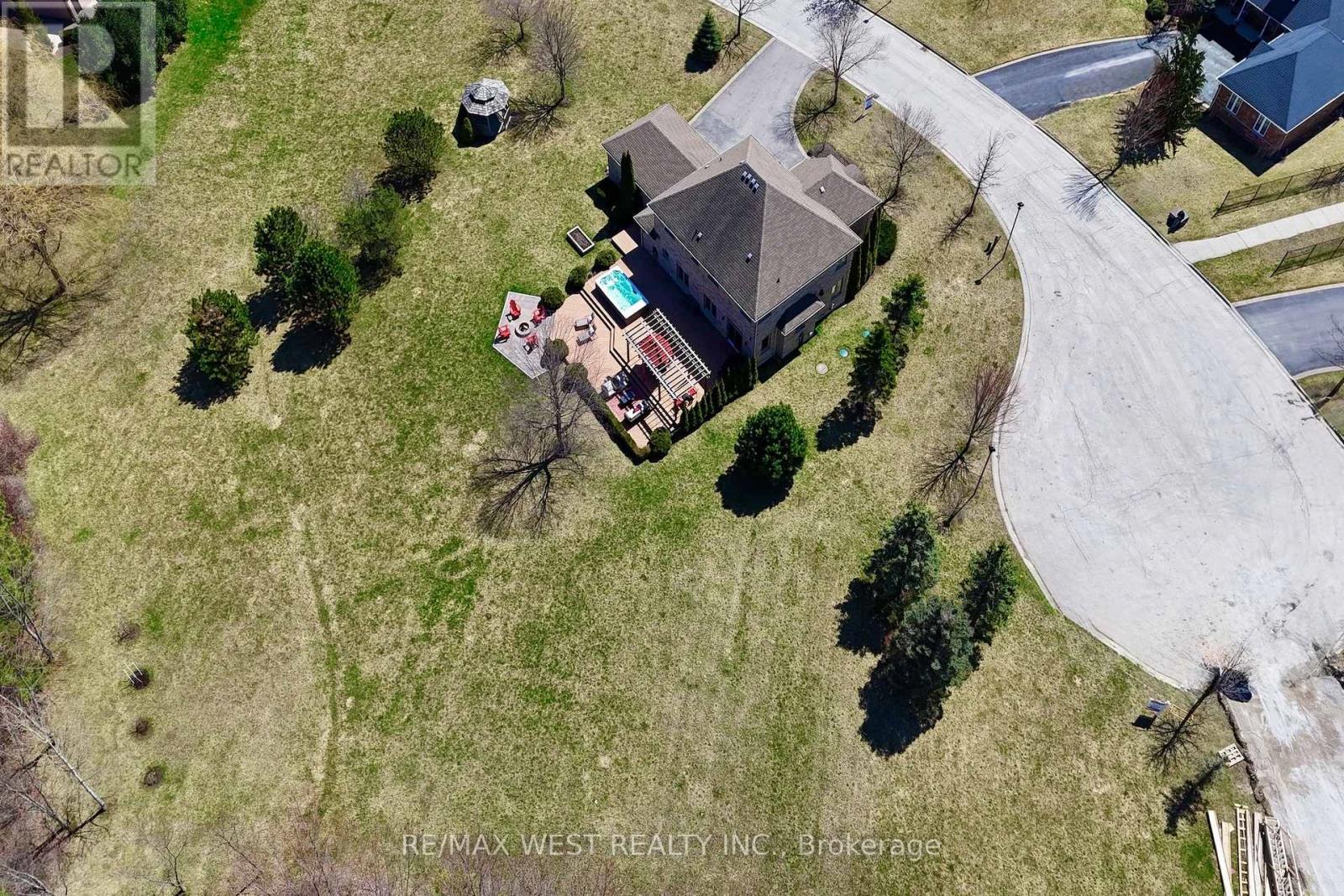 10 FARMCREST COURT - Image 42