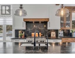 Family room - 10 Farmcrest Court, King, ON L0G1N0 Photo 13