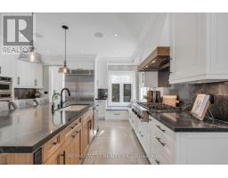 Laundry room - 10 Farmcrest Court, King, ON L0G1N0 Photo 14
