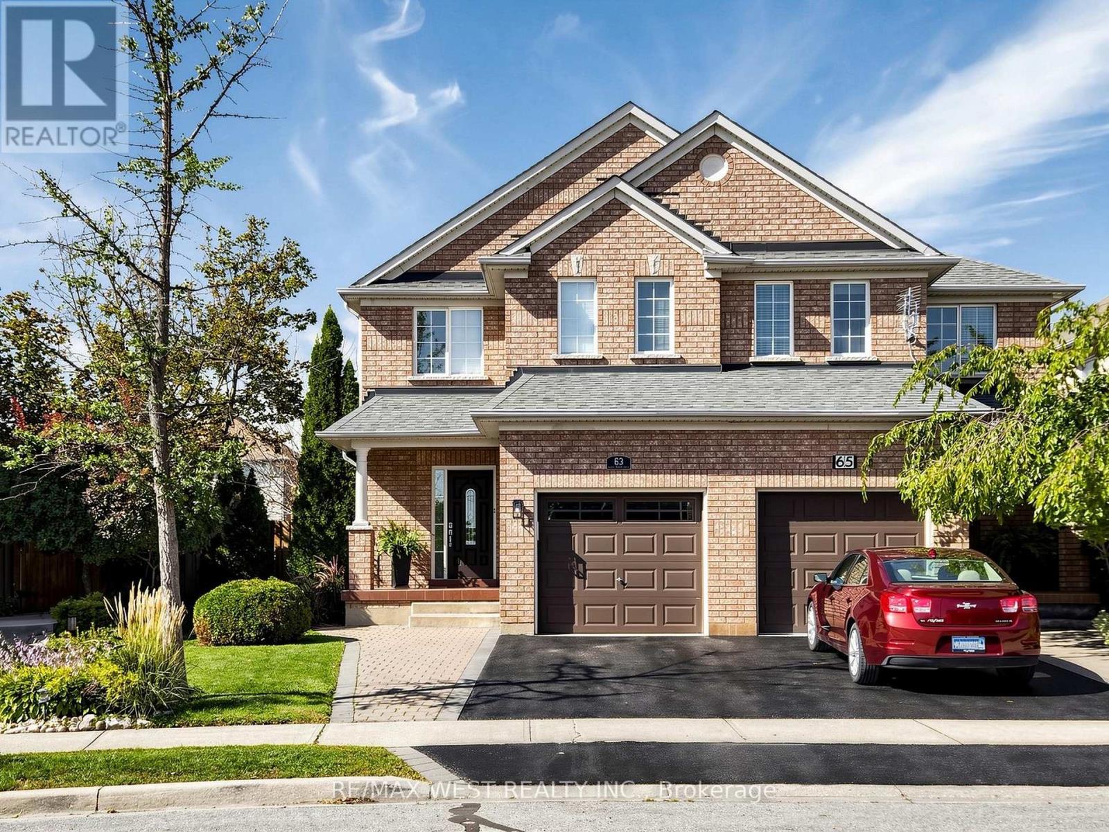 63 ECHO RIDGE CRESCENT - 1