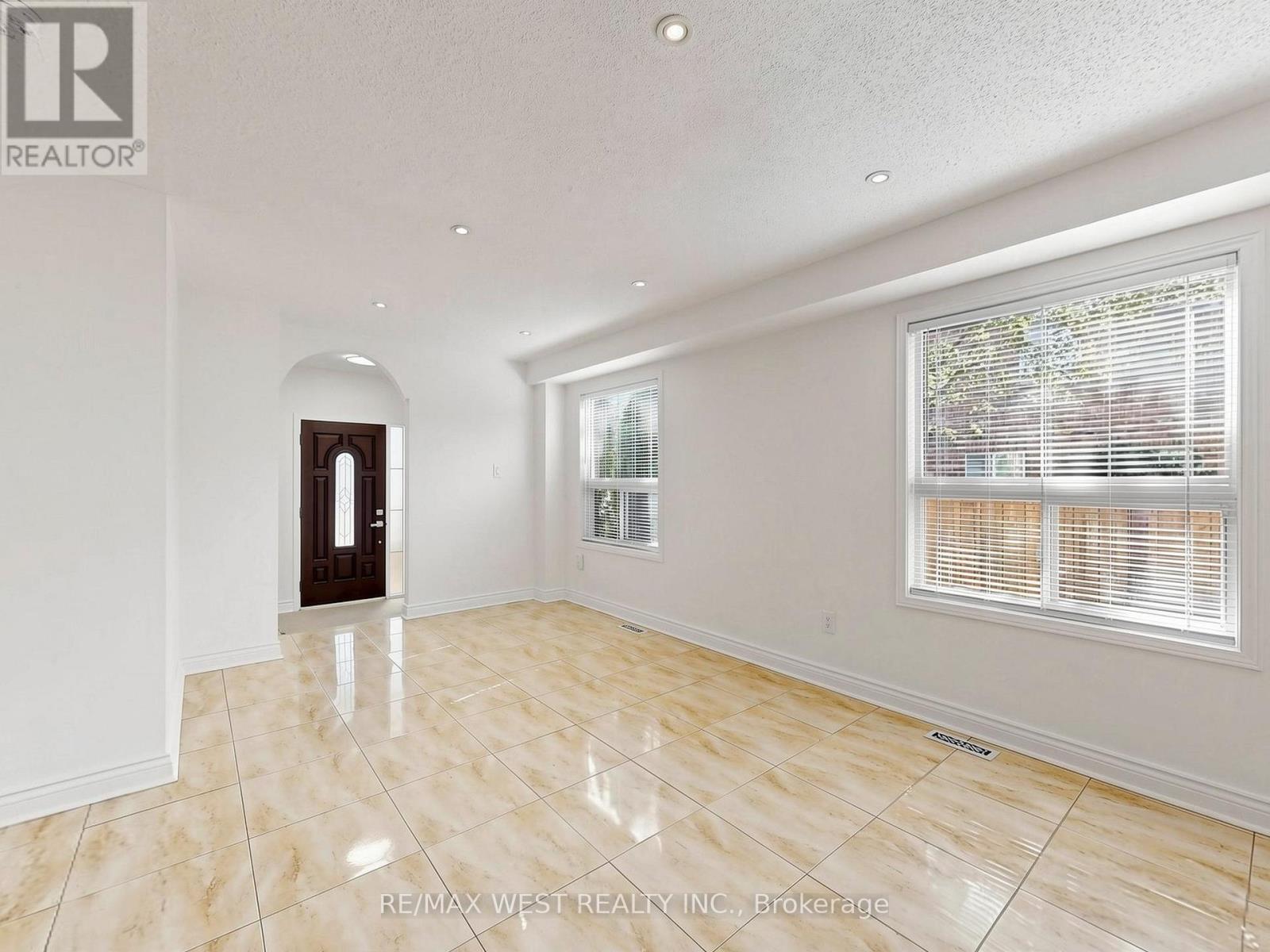 Photo of 63 ECHO RIDGE CRESCENT