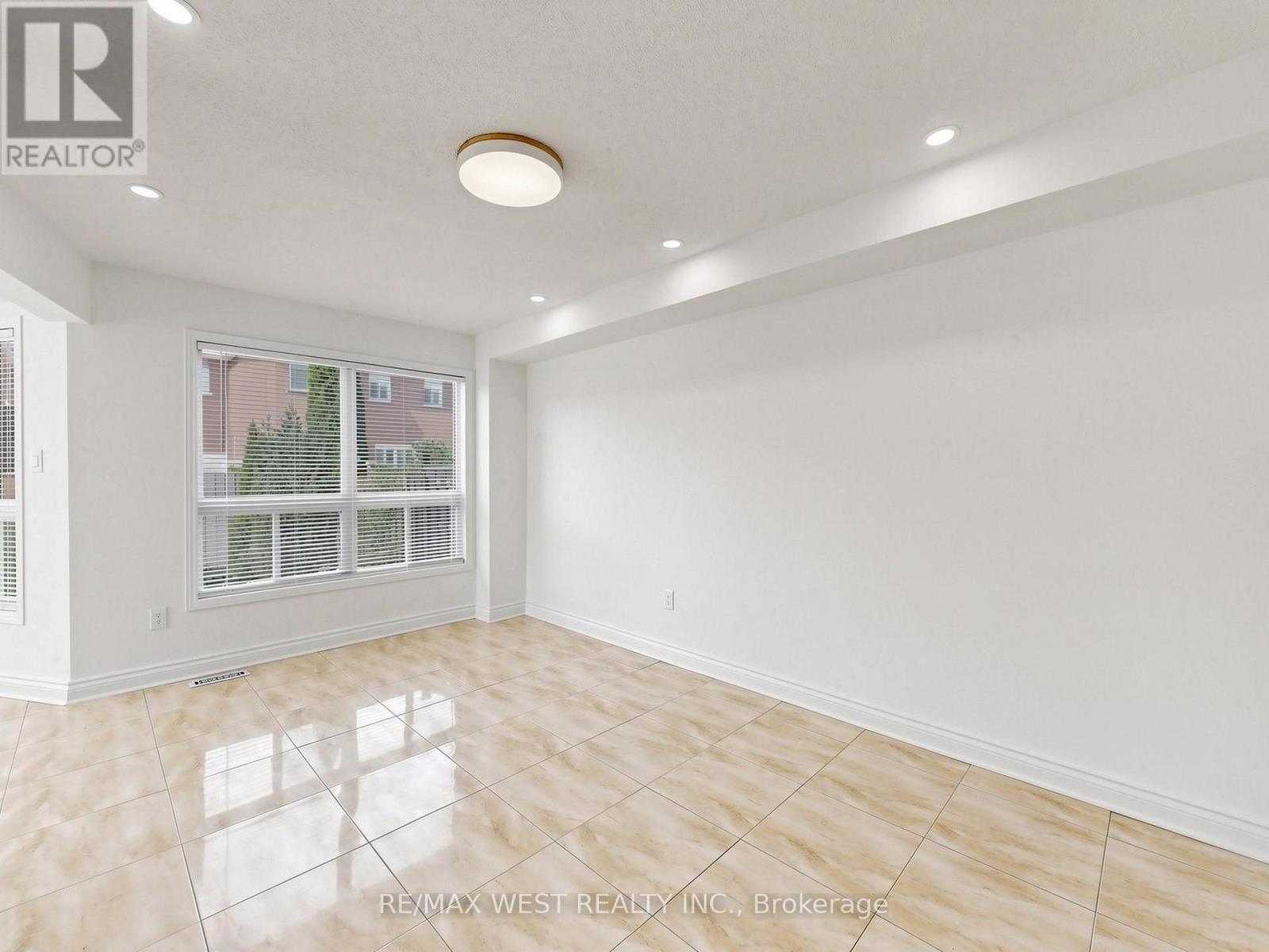 Photo of 63 ECHO RIDGE CRESCENT