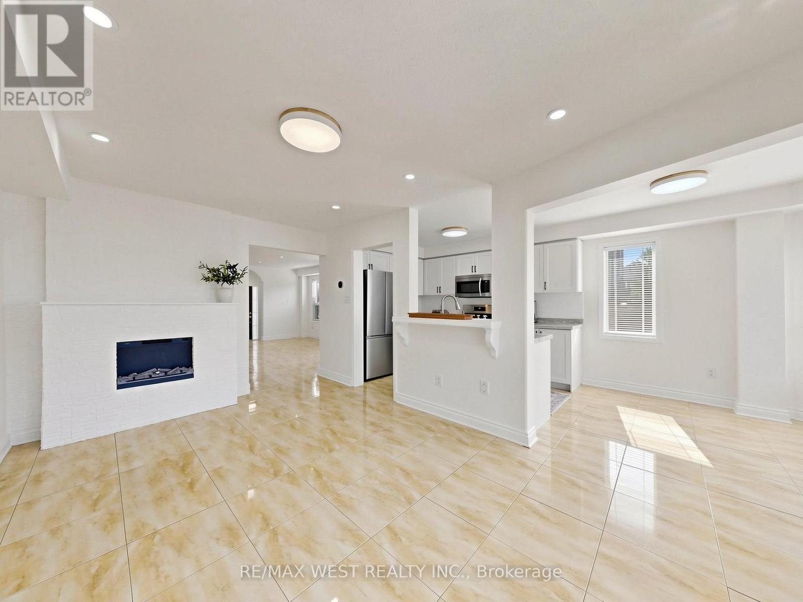 63 ECHO RIDGE CRESCENT - 9