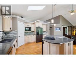 4pc Bathroom - 8816 48 Avenue, Calgary, AB T3B2B2 Photo 10