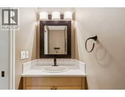 8816 48 Avenue, Calgary, AB T3B2B2 Photo 23