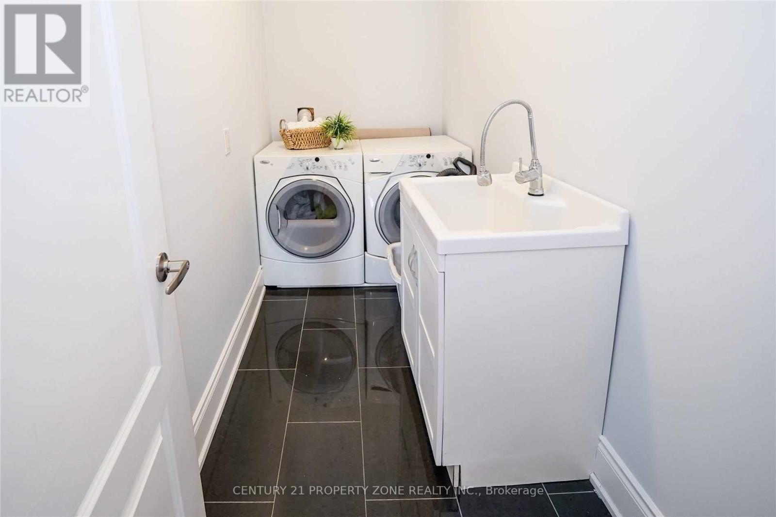 77 BOWSHELM COURT - 33