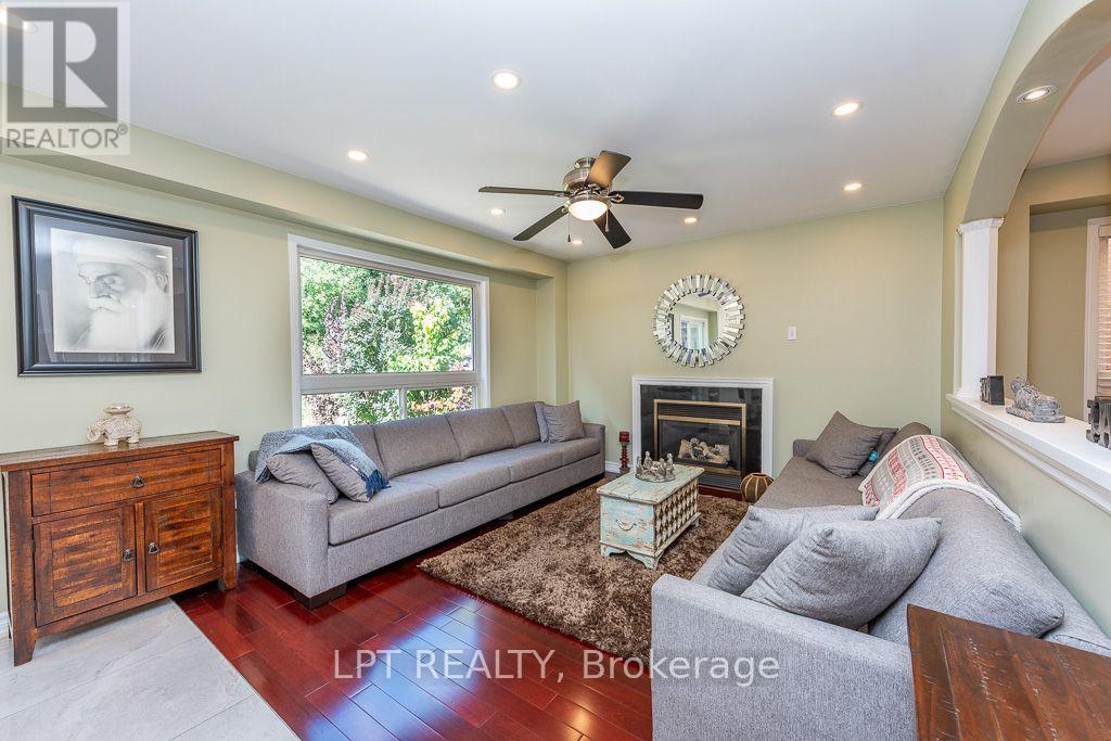 16 OAK GARDENS COURT - 12
