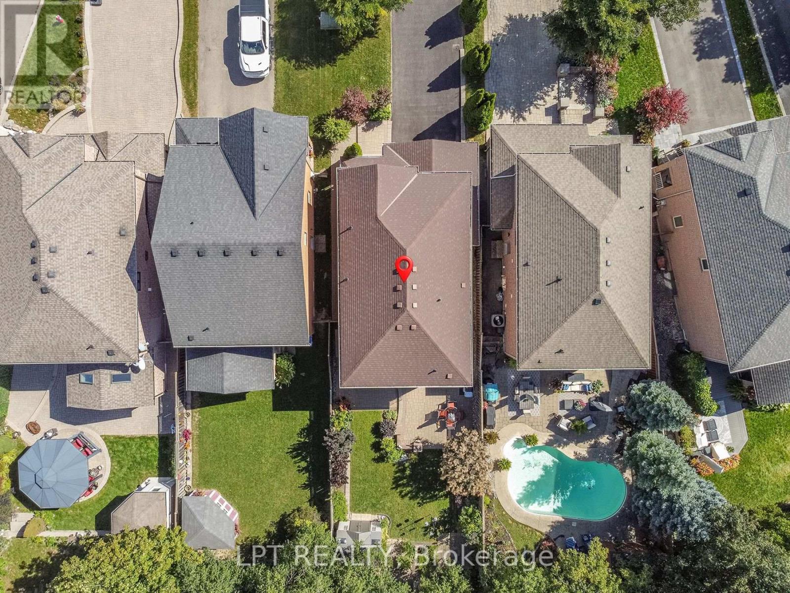 Photo of 16 OAK GARDENS COURT