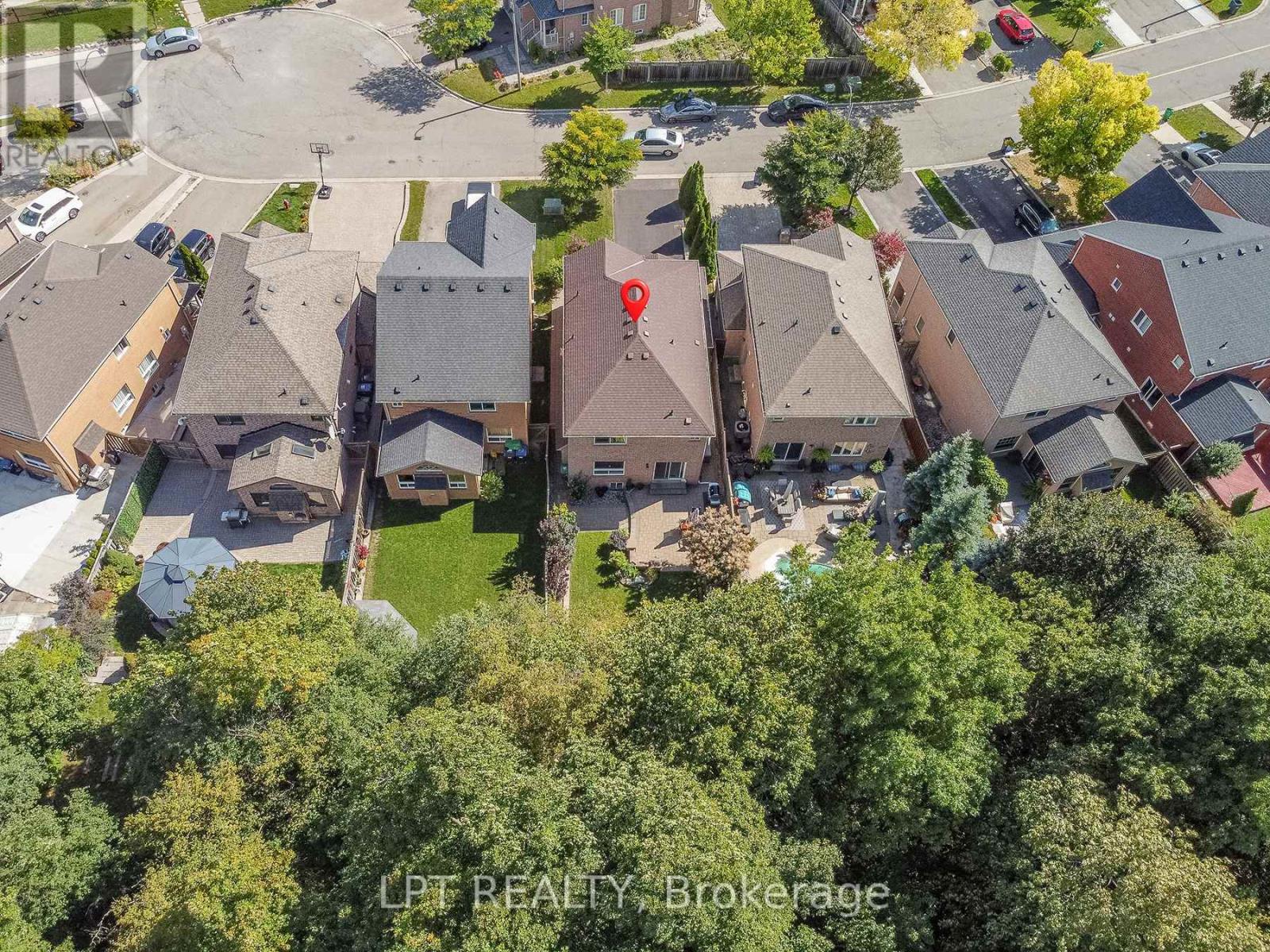 Photo of 16 OAK GARDENS COURT