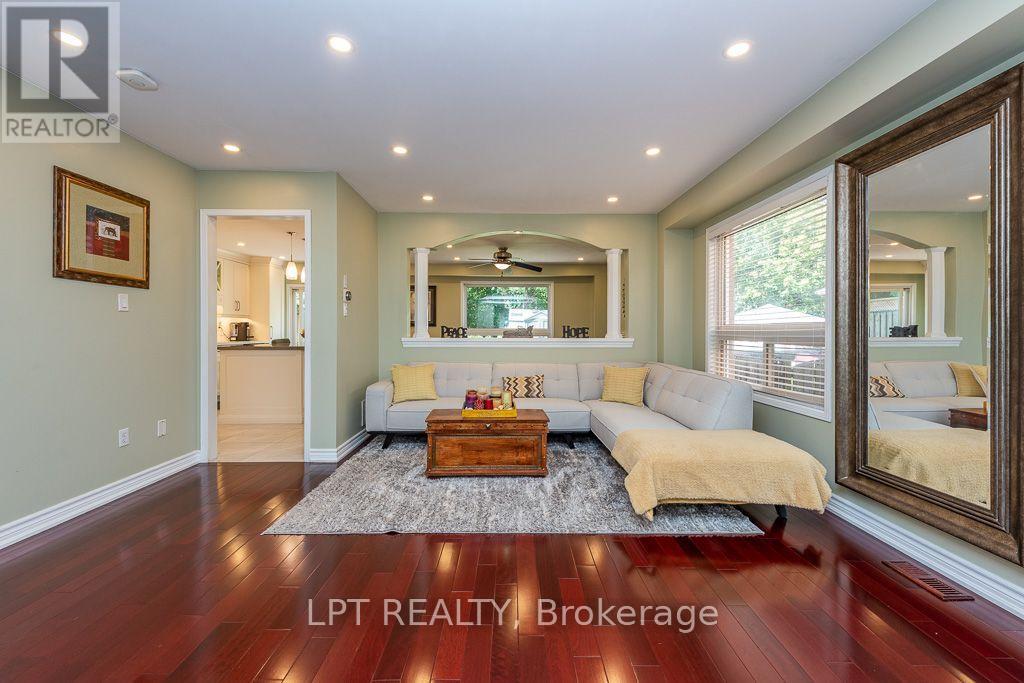 16 OAK GARDENS COURT - 9